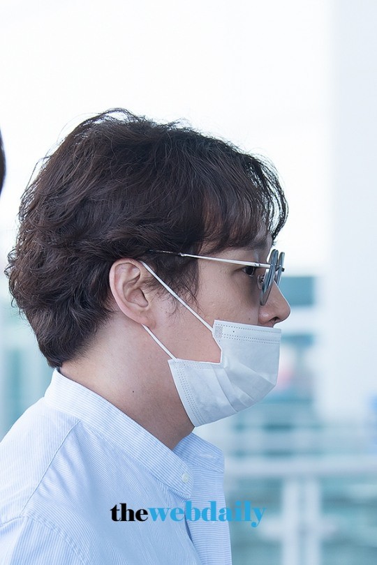 Lần đầu lộ diện hậu chia tay hôn thê gia thế khủng, Yoochun bị mỉa mai: Chắc cả đời không dám mặc áo ngắn tay